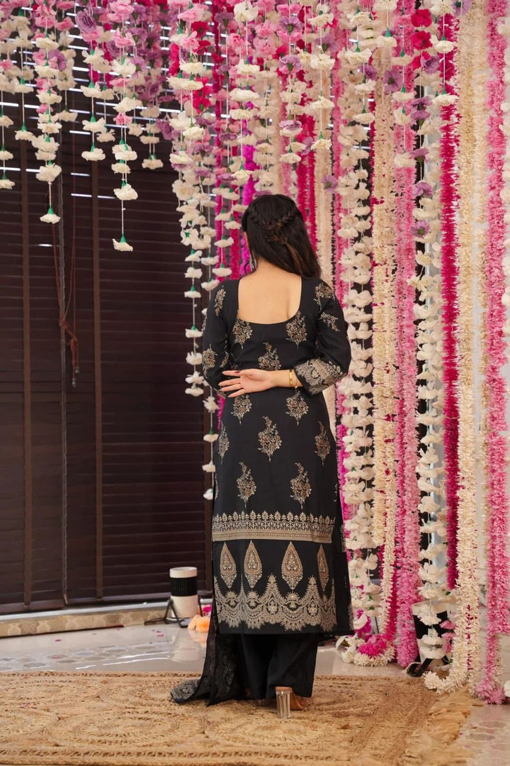 XLady-Black Colour Gold Accents Creates Work Simear Silk.