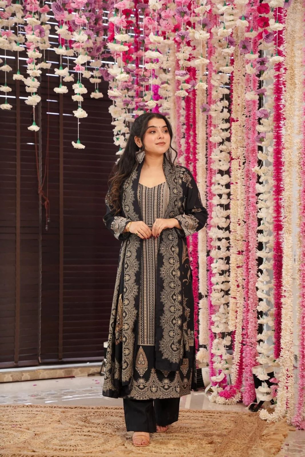 XLady-Black Colour Gold Accents Creates Work Simear Silk.