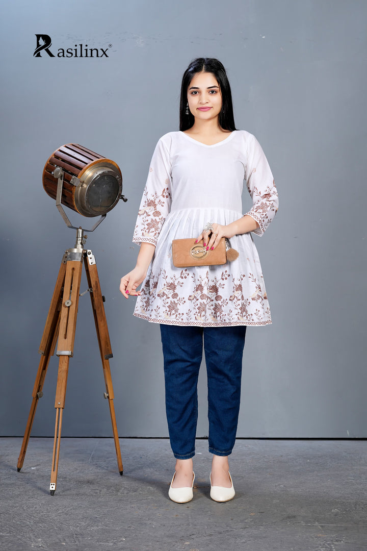 MAANVII – Digital Elegance Short Top White-Brown