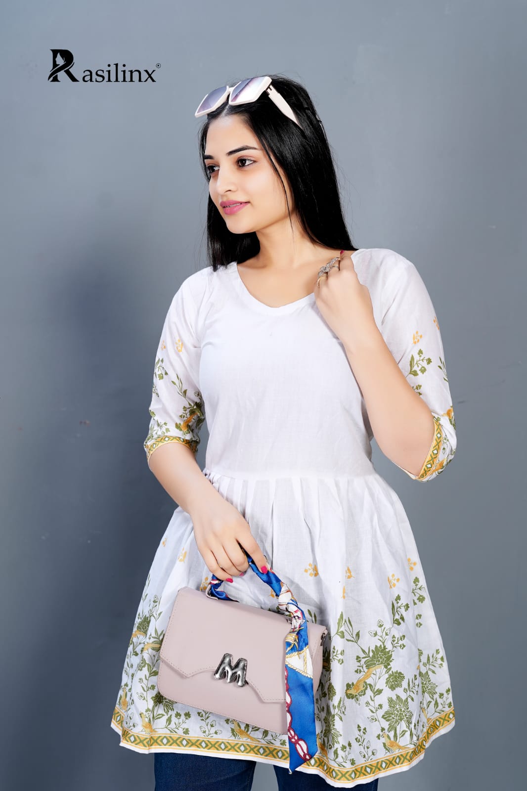 MAANVII – Digital Elegance Short Top White-Green