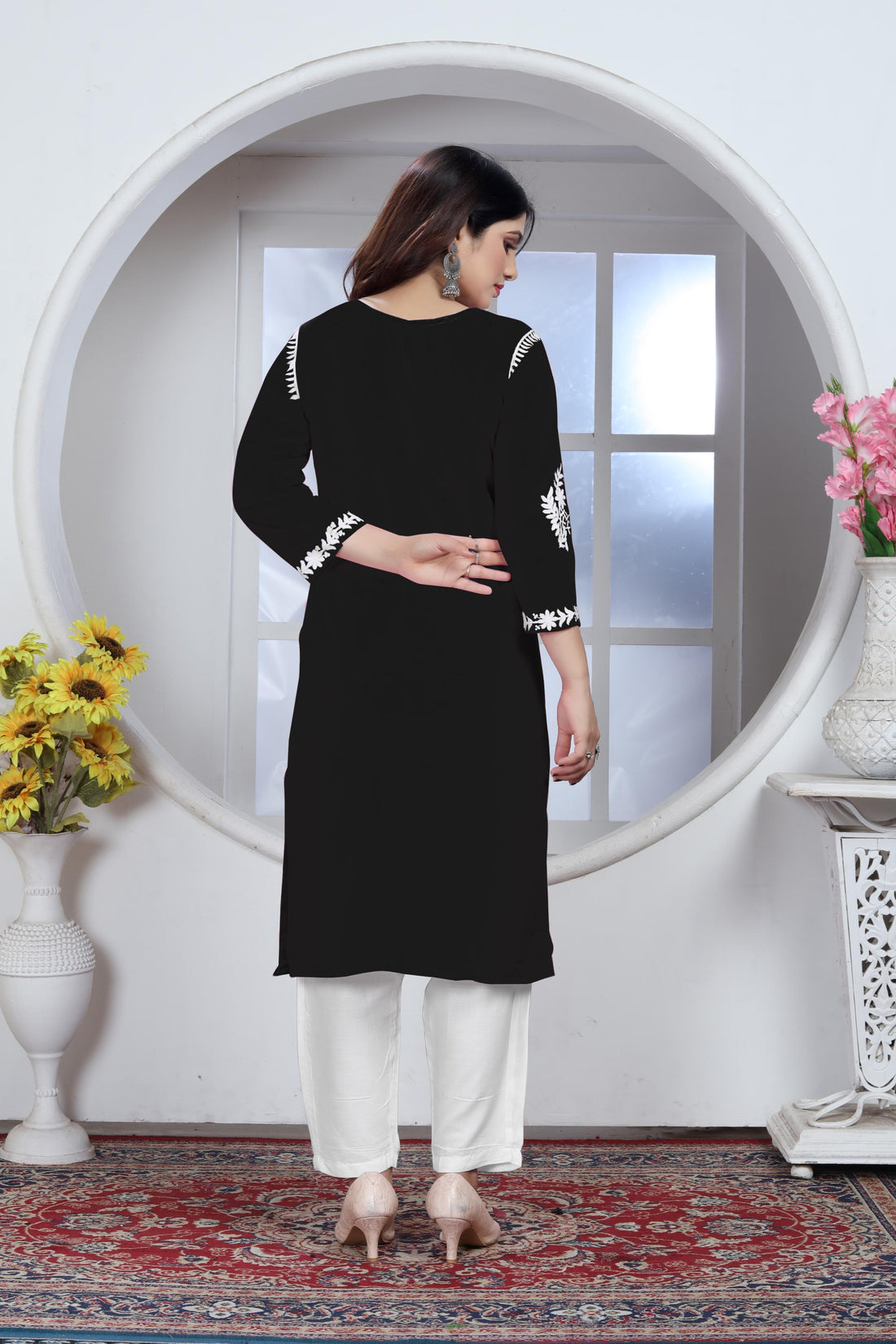 Sui Dhaga Chikankari Elegance Kurti Pant Set Black