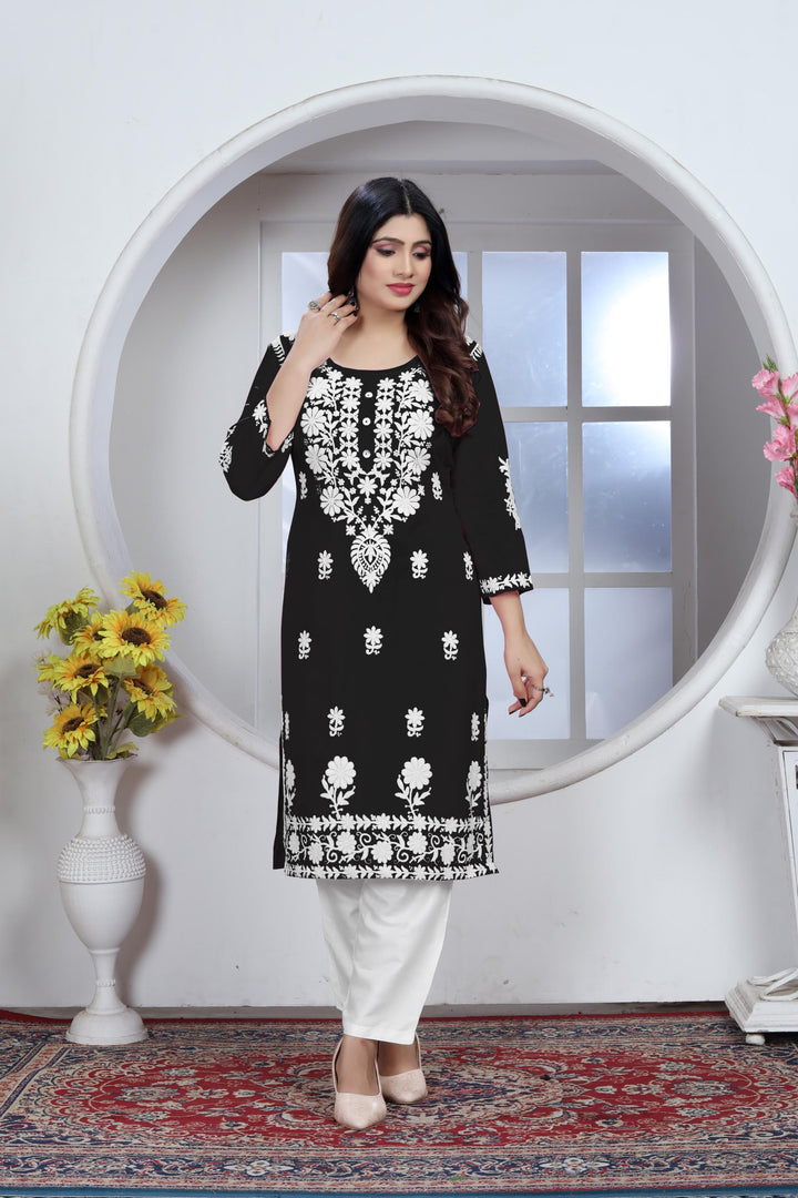 Sui Dhaga Chikankari Elegance Kurti Pant Set Black