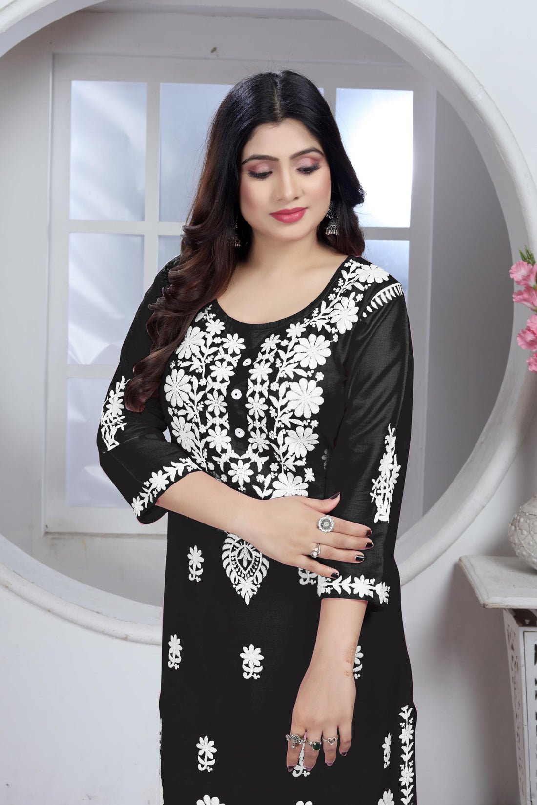 Sui Dhaga Chikankari Elegance Kurti Pant Set Black