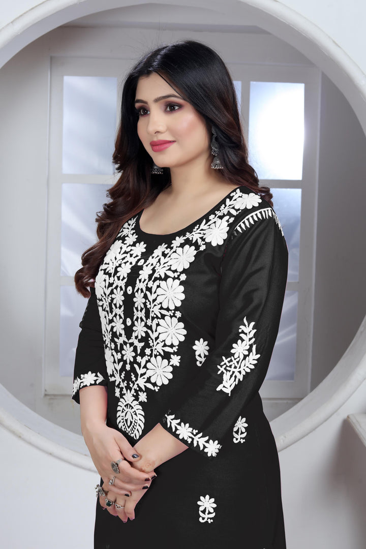 Sui Dhaga Chikankari Elegance Kurti Pant Set Black